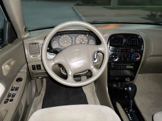 2001 Hyundai Sonata Base