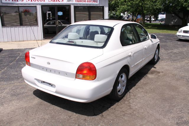 2001 Hyundai Sonata Base