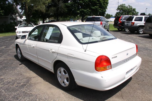 2001 Hyundai Sonata Base