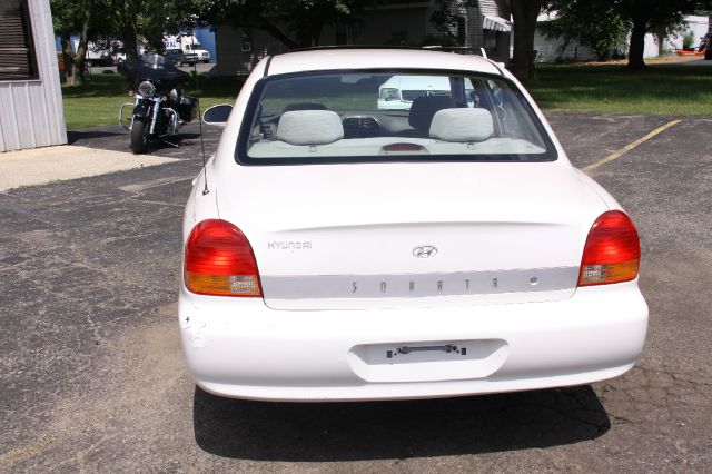 2001 Hyundai Sonata Base