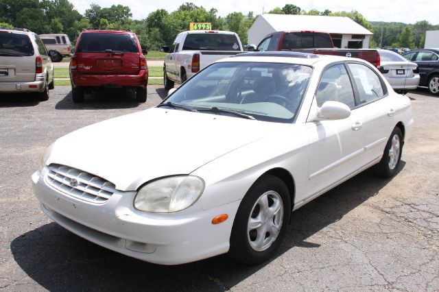 2001 Hyundai Sonata Base