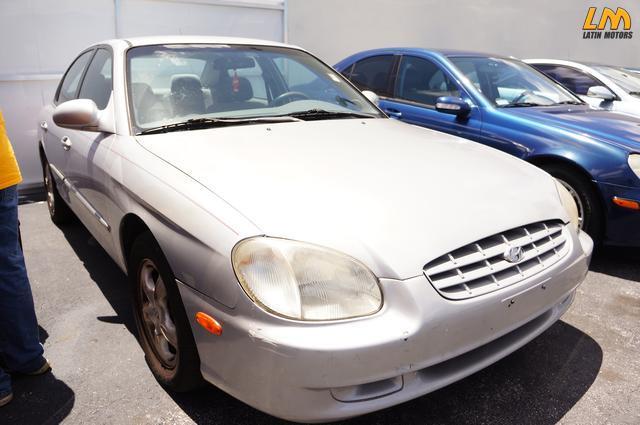 2001 Hyundai Sonata Base