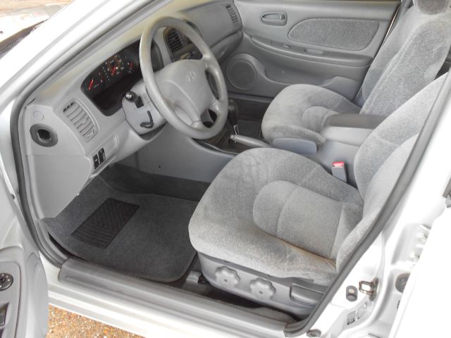 2001 Hyundai Sonata Base