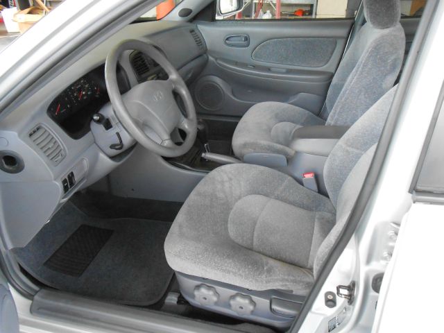 2001 Hyundai Sonata Base