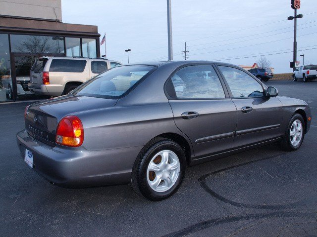 2001 Hyundai Sonata Base