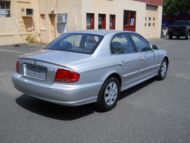 2004 Hyundai Sonata Base