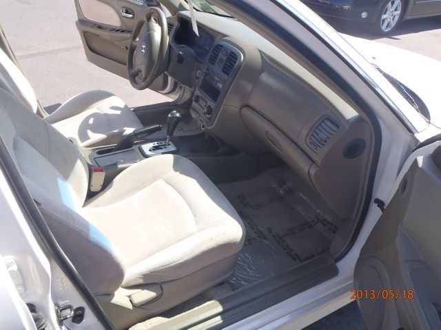 2004 Hyundai Sonata Base