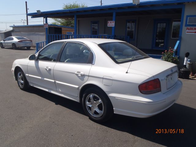 2004 Hyundai Sonata Base