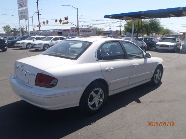 2004 Hyundai Sonata Base