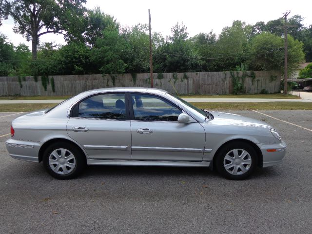 2004 Hyundai Sonata Base