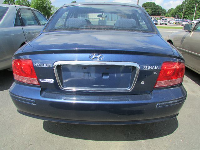 2004 Hyundai Sonata Base