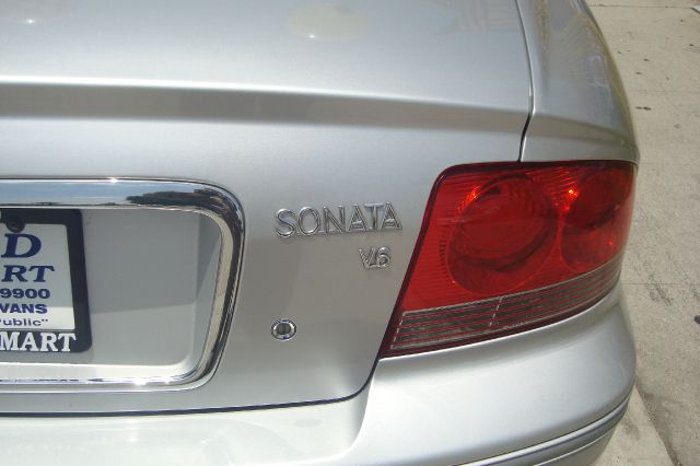 2004 Hyundai Sonata FWD 4dr Sport