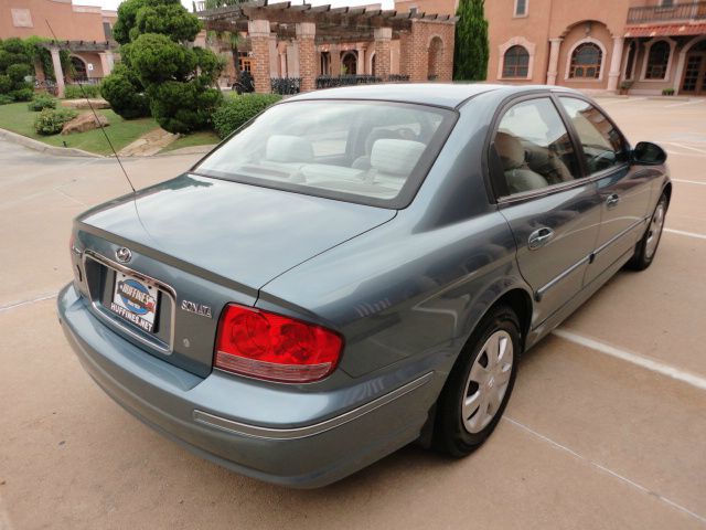 2005 Hyundai Sonata Base