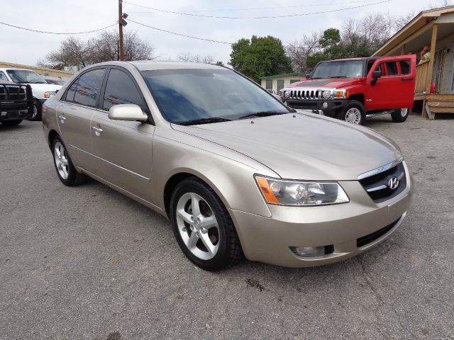 2008 Hyundai Sonata Ext. Cab 6.5-ft. Bed 4WD