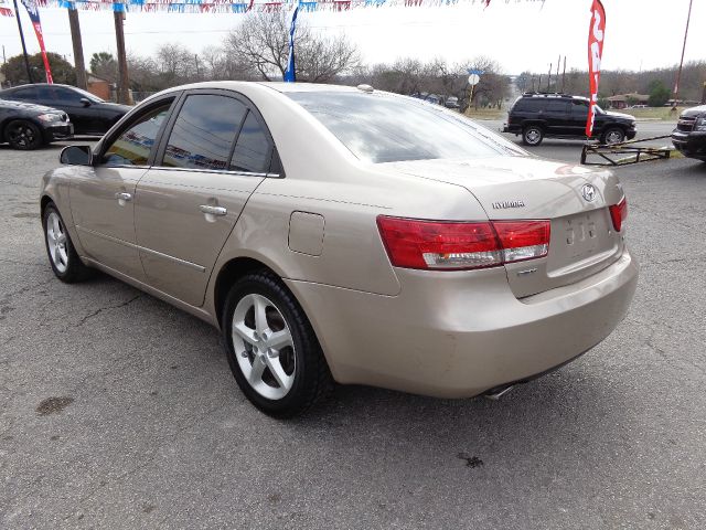 2008 Hyundai Sonata Ext. Cab 6.5-ft. Bed 4WD