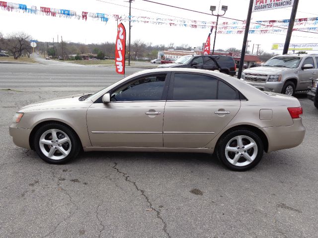 2008 Hyundai Sonata Ext. Cab 6.5-ft. Bed 4WD