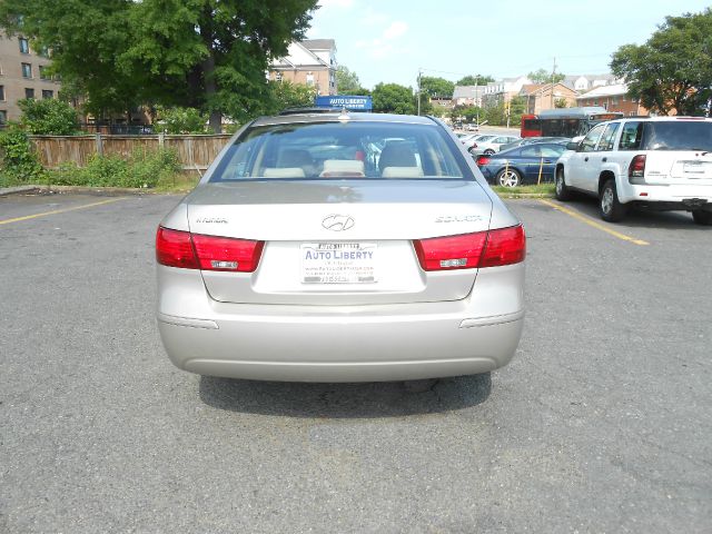 2010 Hyundai Sonata FWD 4dr Sport