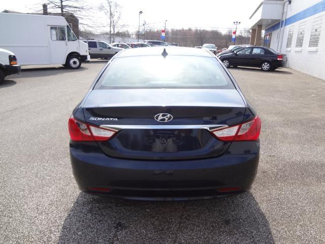 2011 Hyundai Sonata GLX 4motion Sedan 4D