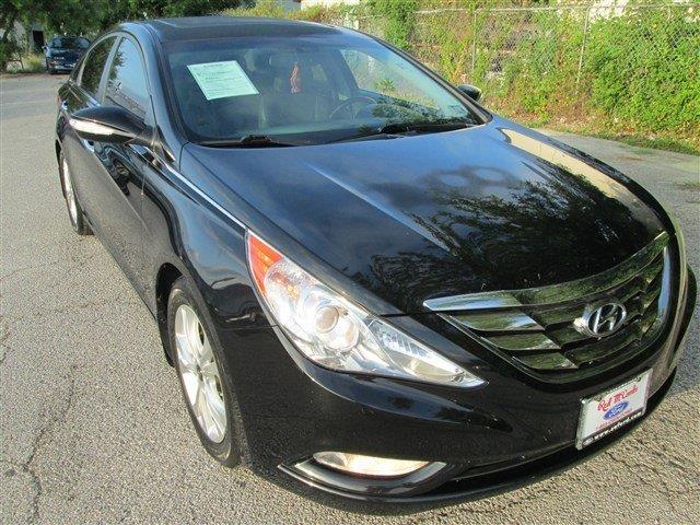 2011 Hyundai Sonata LT 4X4 Short BED