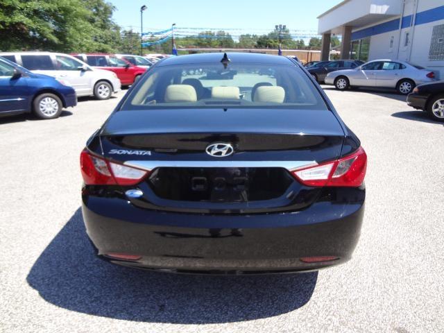 2011 Hyundai Sonata GLX 4motion Sedan 4D