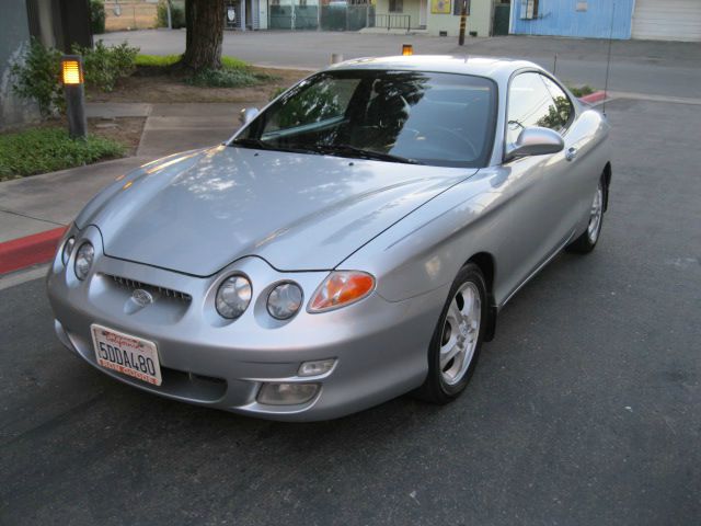 2000 Hyundai Tiburon GT Premium