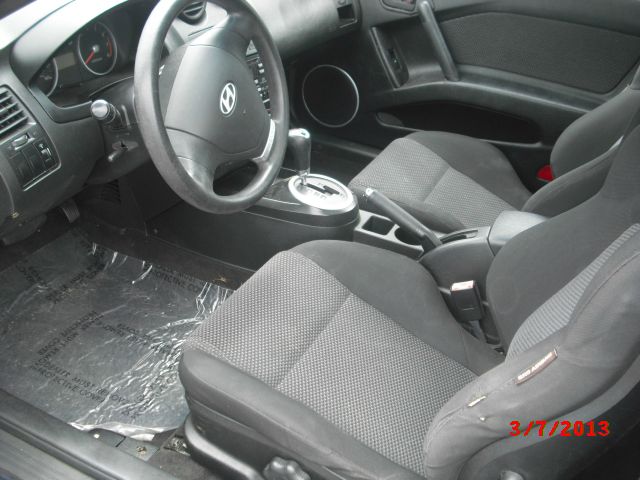 2003 Hyundai Tiburon Base