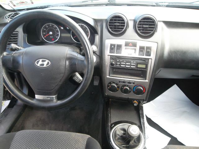 2004 Hyundai Tiburon Base