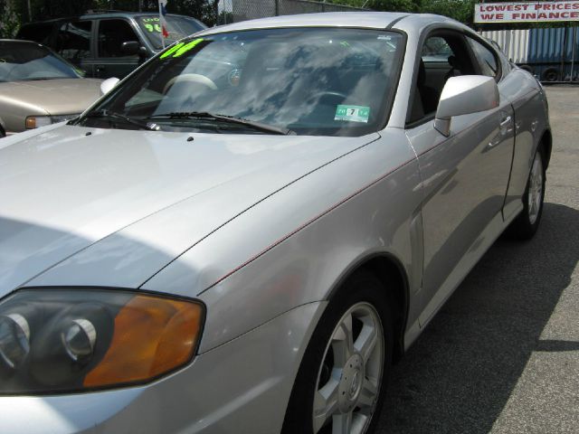 2004 Hyundai Tiburon Base