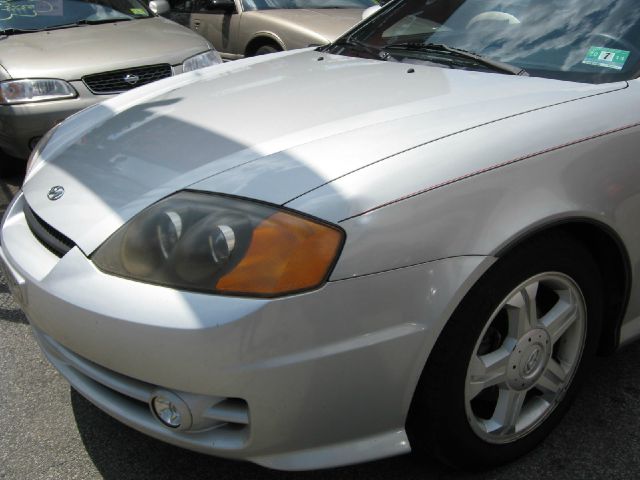 2004 Hyundai Tiburon Base