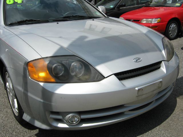 2004 Hyundai Tiburon Base