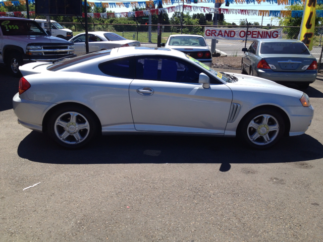 2004 Hyundai Tiburon LT. 4WD. Sunroof, Leather