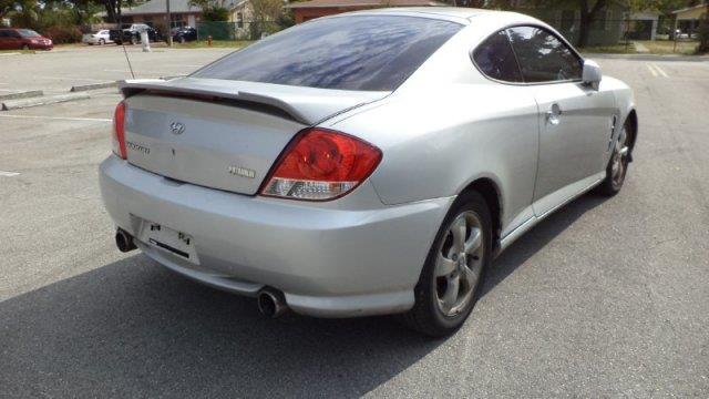 2005 Hyundai Tiburon XLS