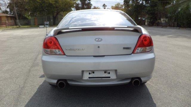 2005 Hyundai Tiburon XLS