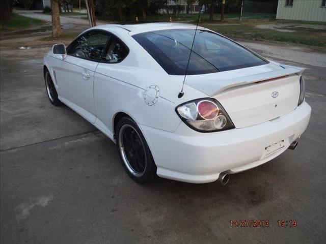 2006 Hyundai Tiburon STD Model