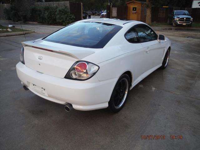 2006 Hyundai Tiburon STD Model