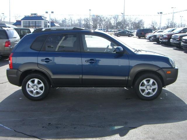 2005 Hyundai Tucson FWD 4dr Sport