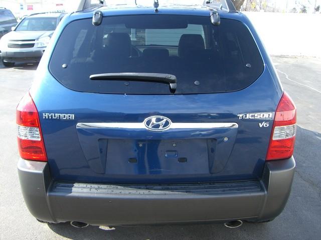 2005 Hyundai Tucson FWD 4dr Sport