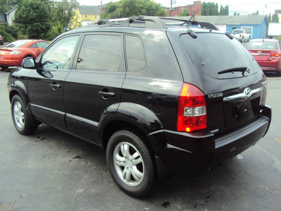 2007 Hyundai Tucson 2WD Crew Cab 143.5 Inch SLE Truck