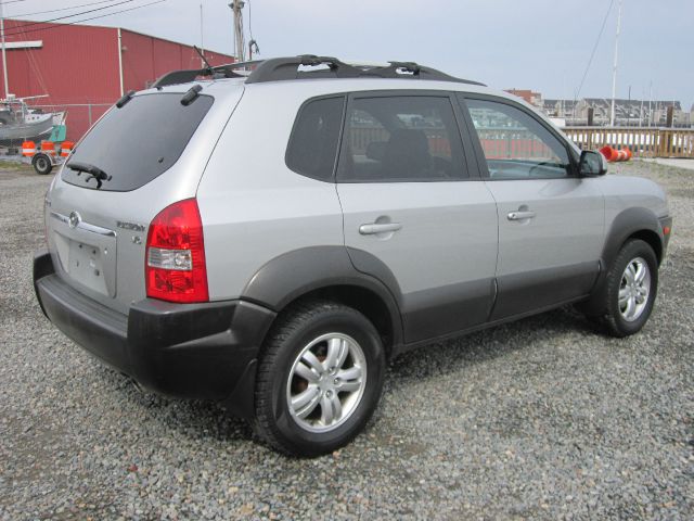 2007 Hyundai Tucson 2WD Crew Cab 143.5 Inch SLE Truck