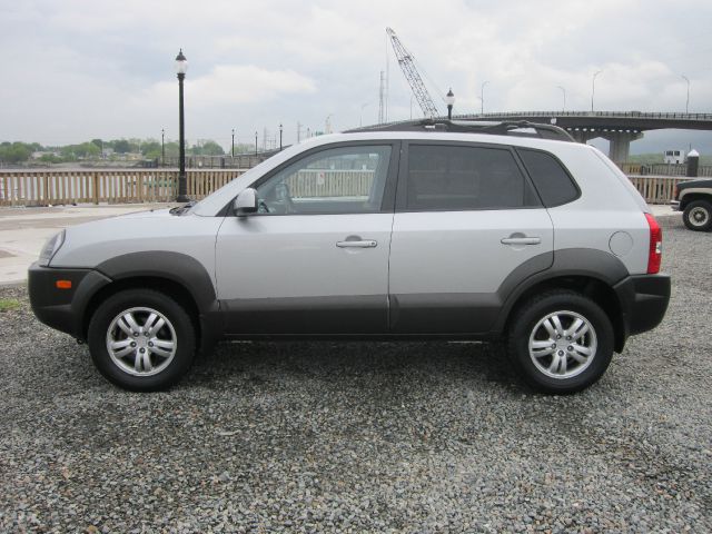 2007 Hyundai Tucson 2WD Crew Cab 143.5 Inch SLE Truck