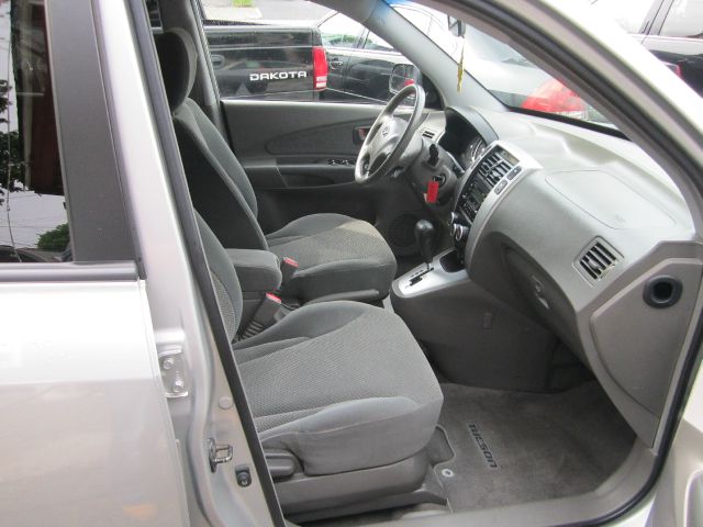 2007 Hyundai Tucson 2WD Crew Cab 143.5 Inch SLE Truck