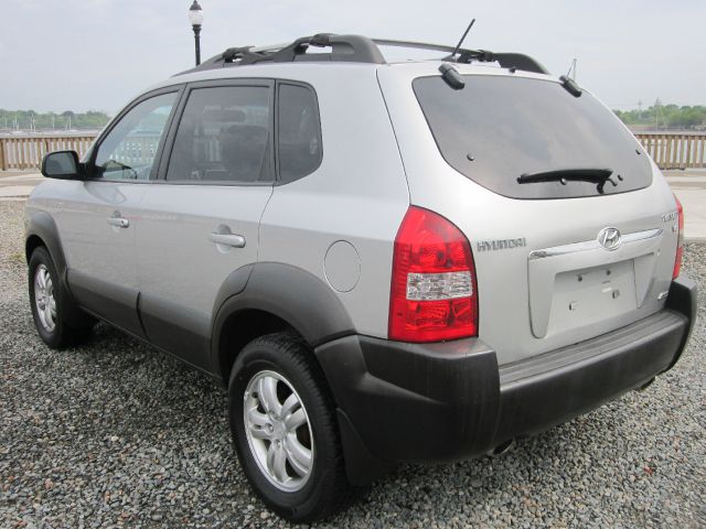 2007 Hyundai Tucson 2WD Crew Cab 143.5 Inch SLE Truck