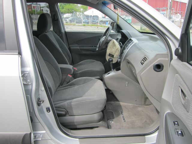 2007 Hyundai Tucson 2WD Crew Cab 143.5 Inch SLE Truck