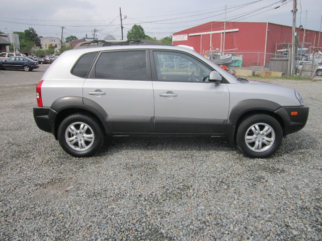 2007 Hyundai Tucson 2WD Crew Cab 143.5 Inch SLE Truck