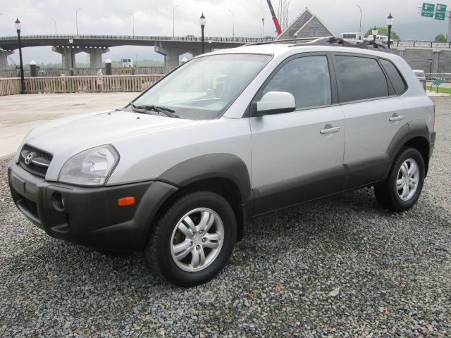 2007 Hyundai Tucson 2WD Crew Cab 143.5 Inch SLE Truck