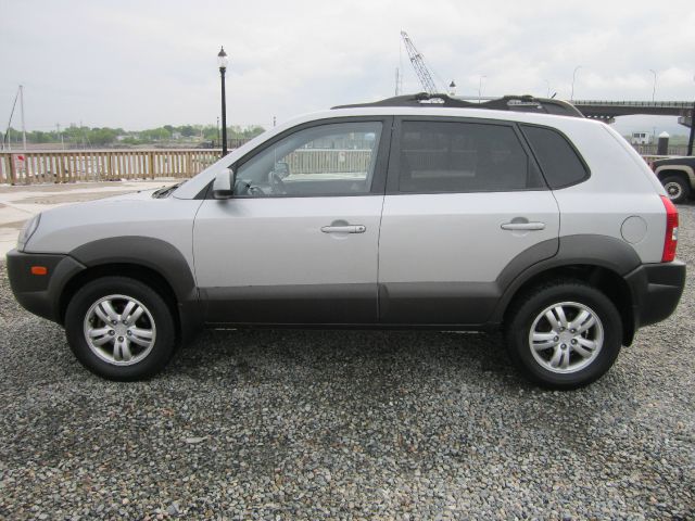 2007 Hyundai Tucson 2WD Crew Cab 143.5 Inch SLE Truck