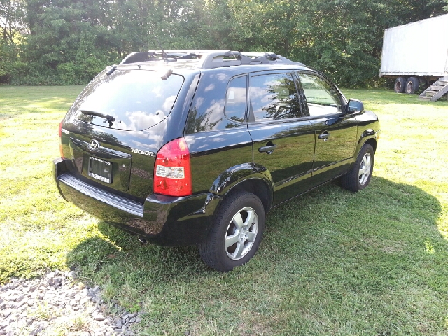 2008 Hyundai Tucson SV Pickup 4D 5 1/2 Ft