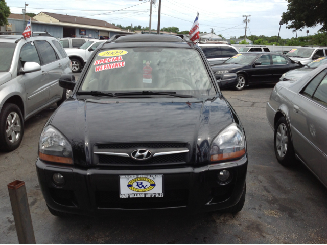 2009 Hyundai Tucson 2WD Crew Cab 143.5 Inch SLE Truck