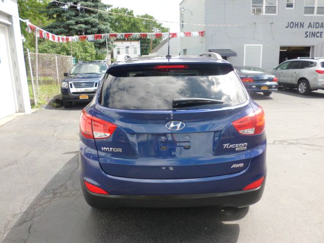 2011 Hyundai Tucson I-290 S