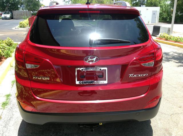 2011 Hyundai Tucson 4dr Sdn SE